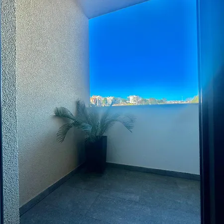 Abyss New Near The With Private Garage Apartman *